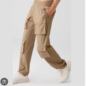 Alo Yoga Cargo Venture Pant Beige Men's Sz Medium Authentic